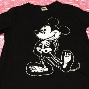 Disney: “glow in the dark” Mickey skeleton Tshirt SIZE MEDIUM